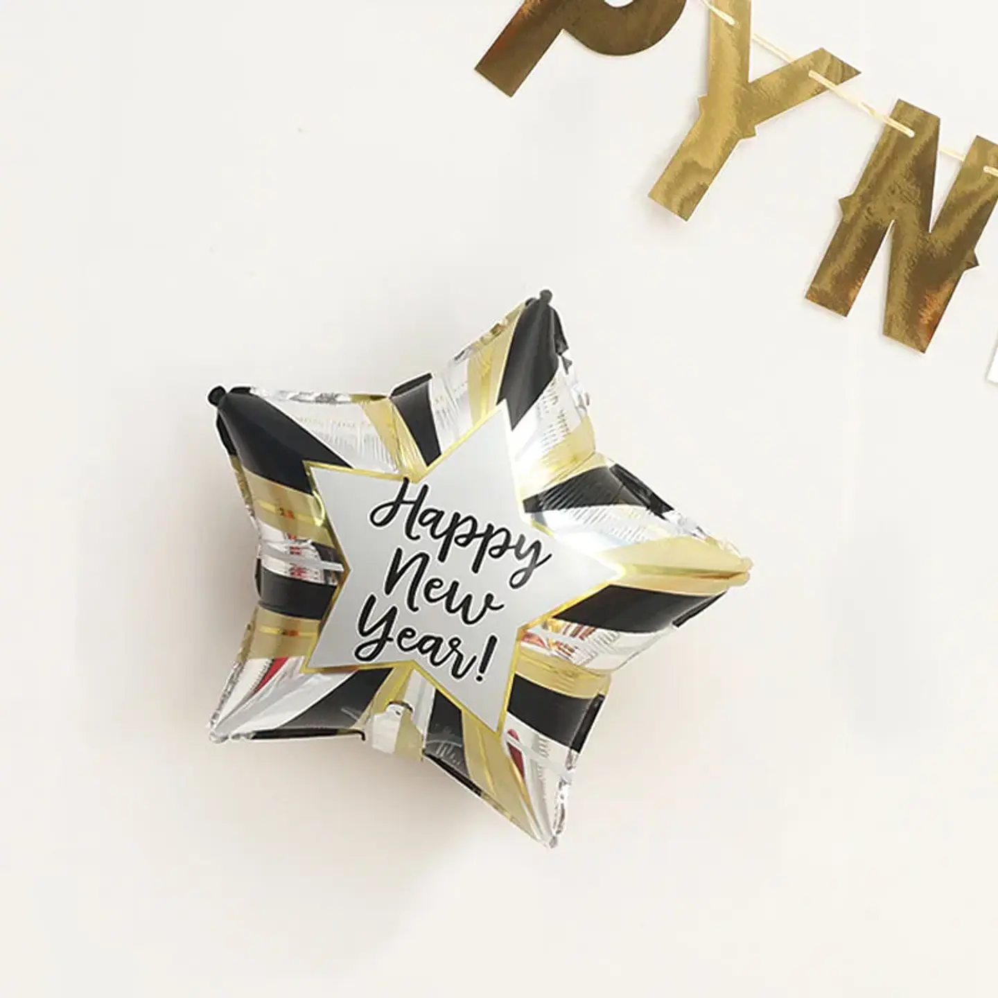 Globos Decorativos Año Nuevo Dorado y Negro – Estrellas, Botellas y Diseños de Fiesta 18