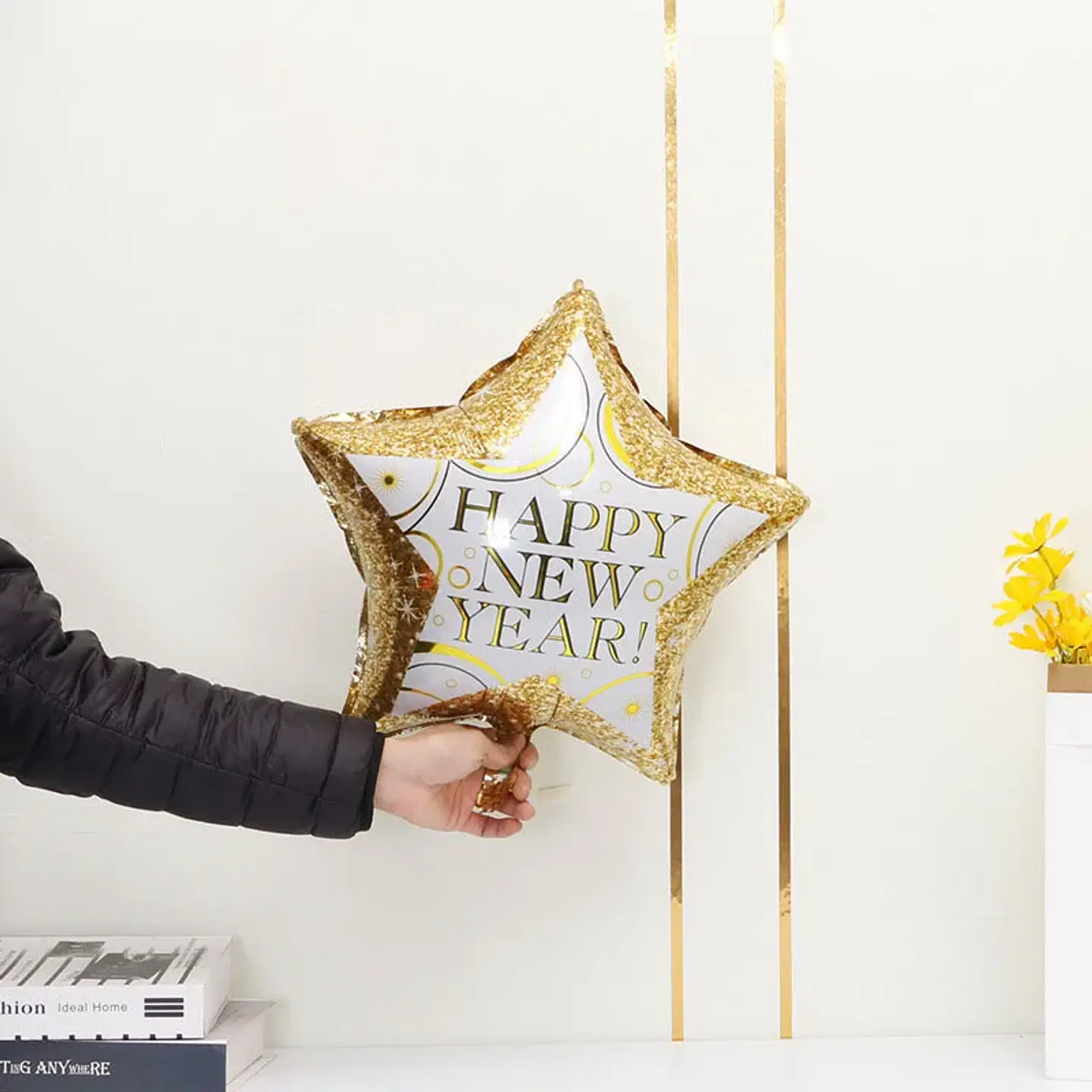 Globos Decorativos Año Nuevo Dorado y Negro – Estrellas, Botellas y Diseños de Fiesta 20