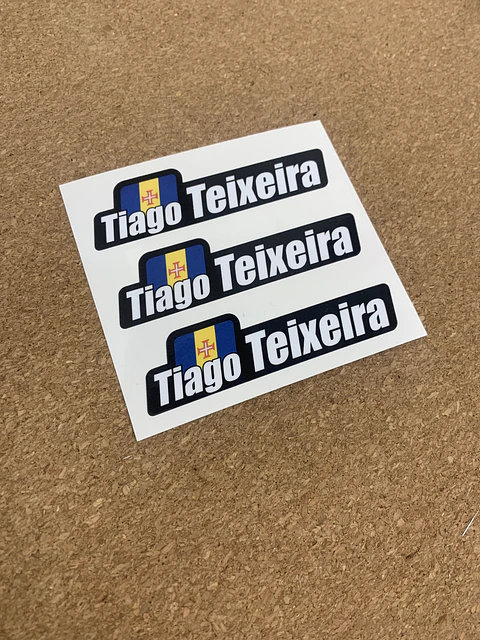 Autocolante Bandeira + Nome.