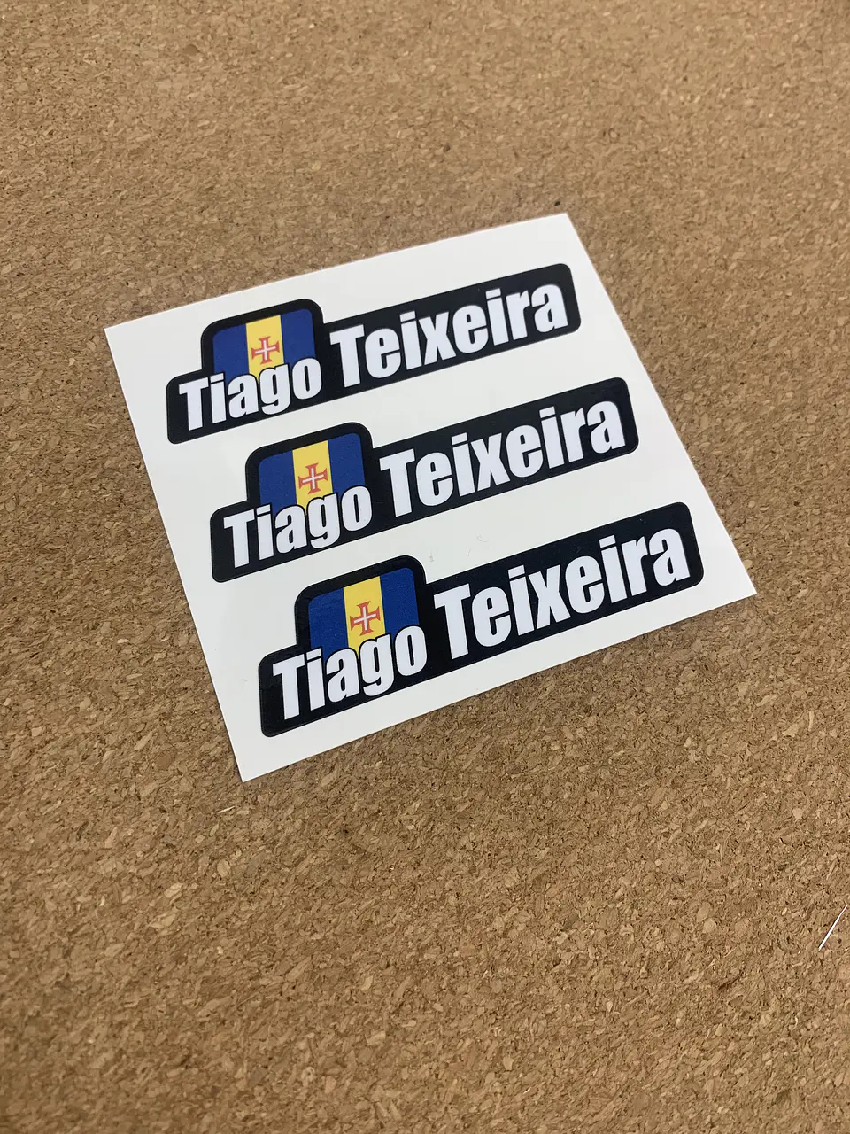 Autocolante Bandeira + Nome. 2