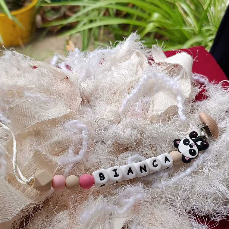 Portachupete personalizado broche madera circular 2