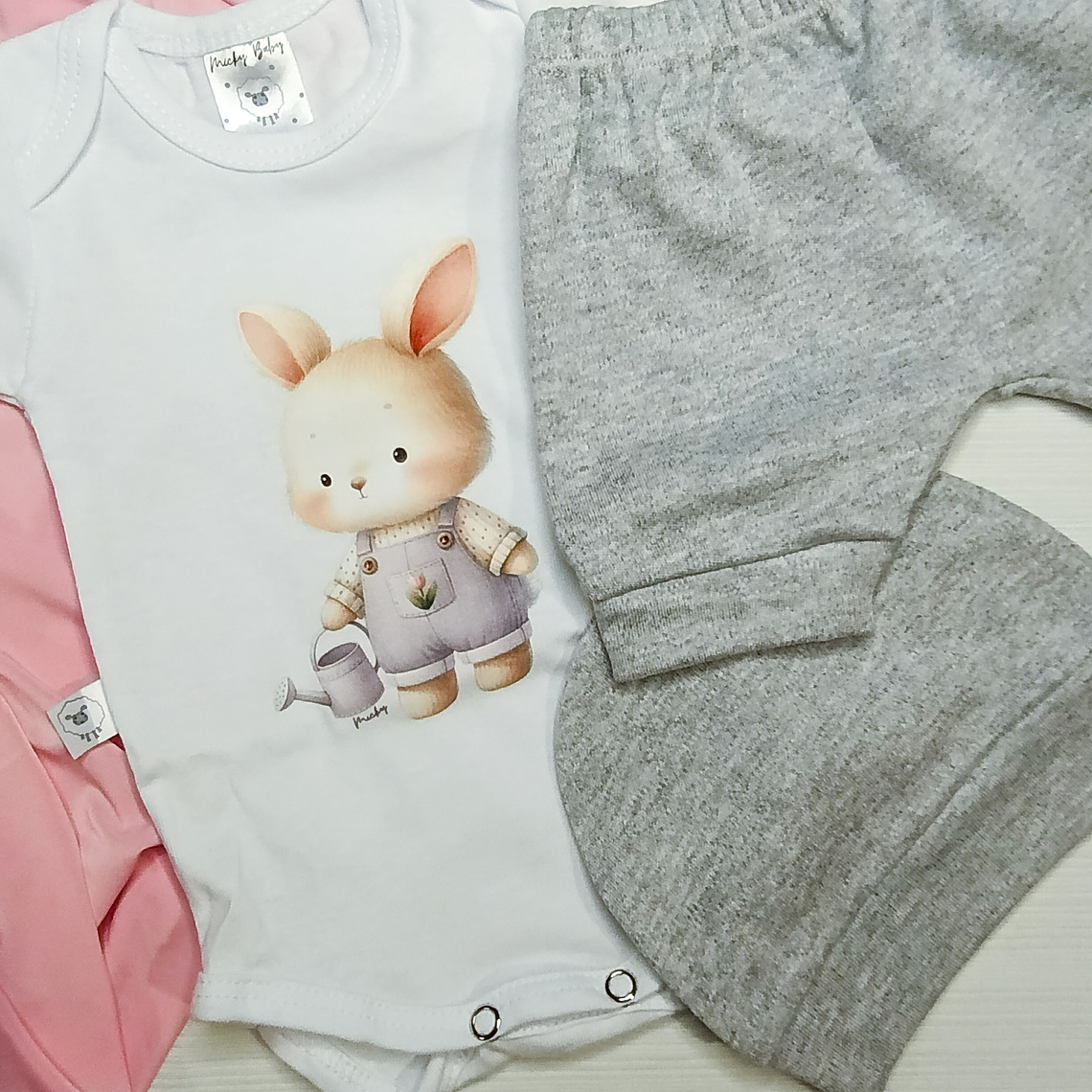 Cajita conjuntitos body m/cortas + portachupete 6