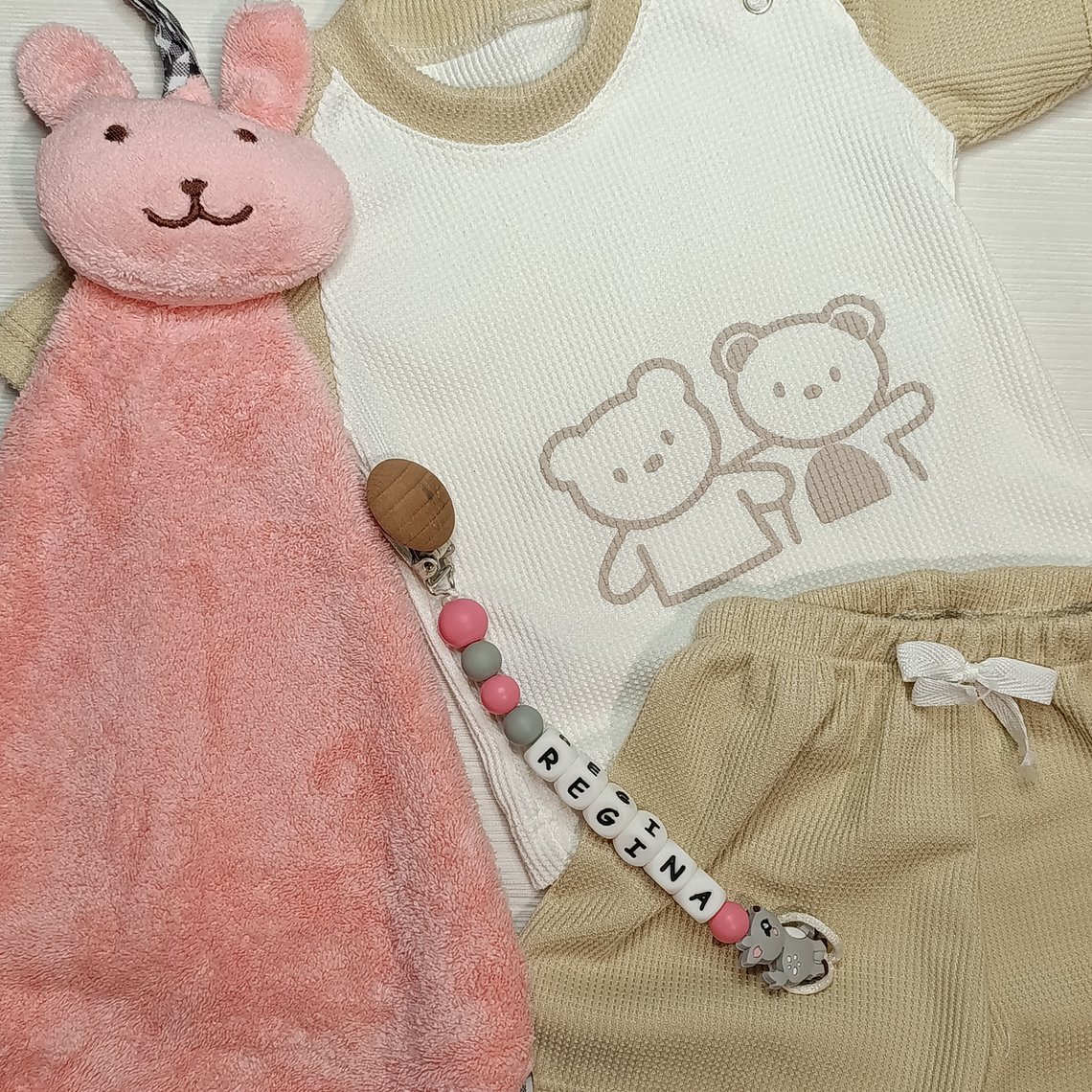 Combo conjunto waffle + portachupetes + manta apego 1