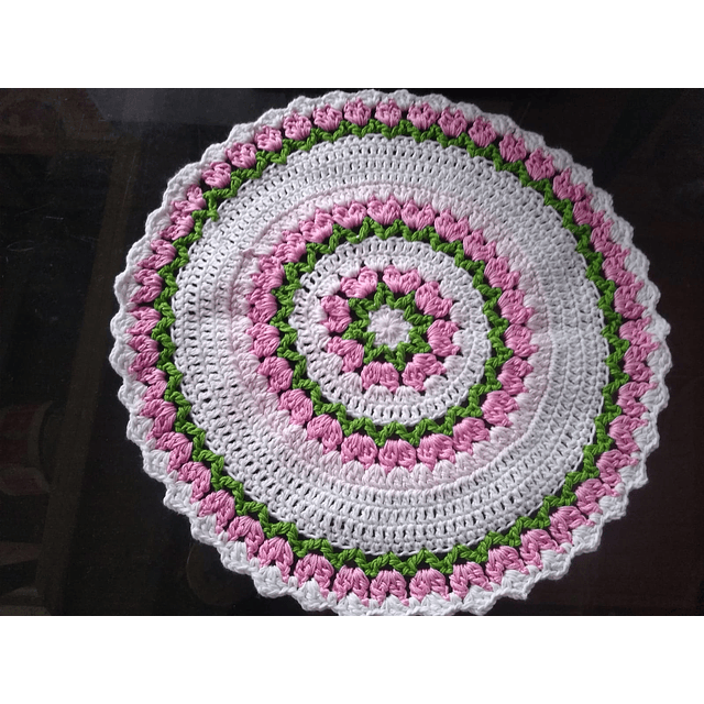 tapete color rosado y blanco y verde 