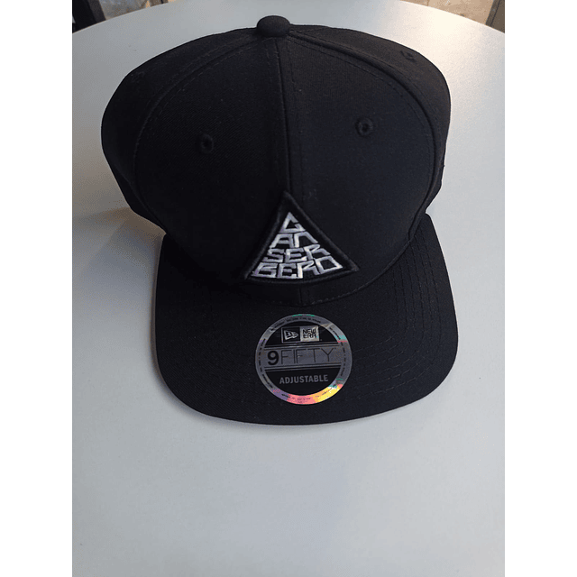 GORRA DISEÑO ILUMINATI