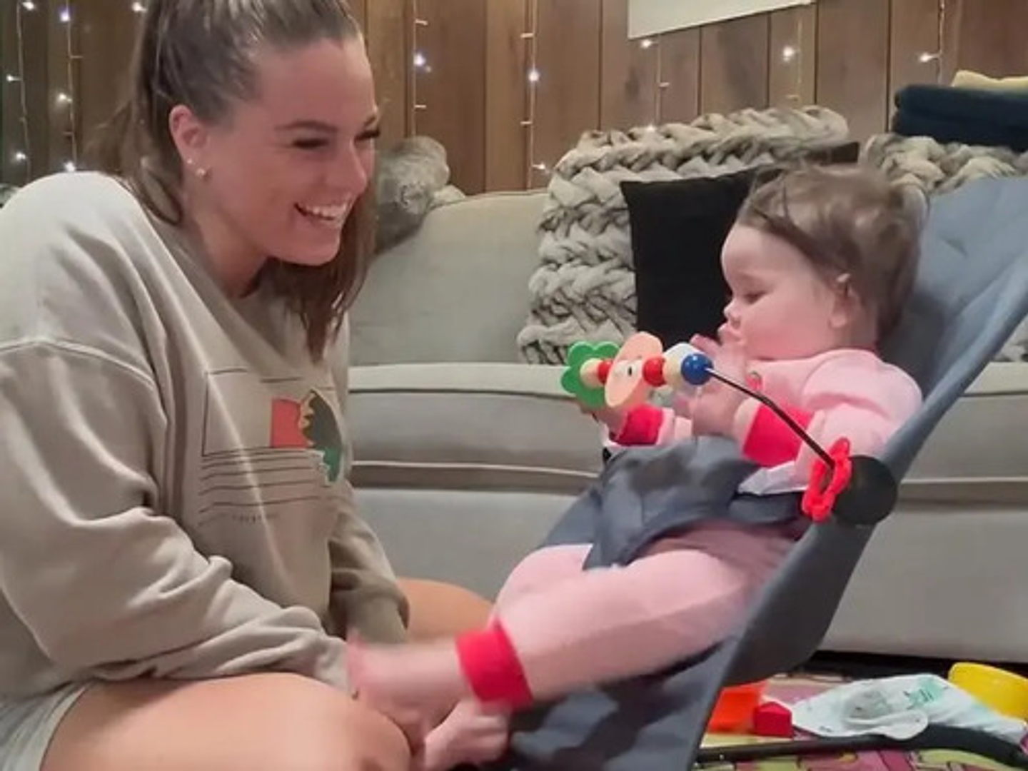 Silla Nido Mecedora Para Bebé Plegable Con Música Y Juguetes 10