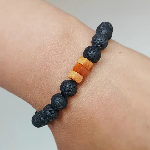 Pulsera de piedras volcánicas y cuentas de picoyo
