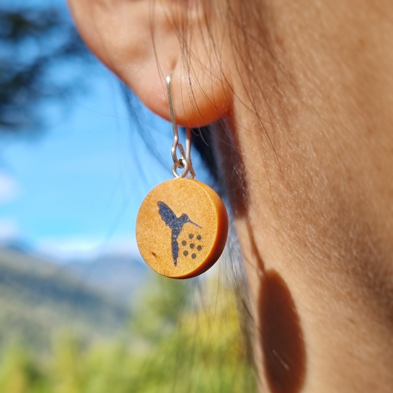 Aros colibrí con lapislázuli