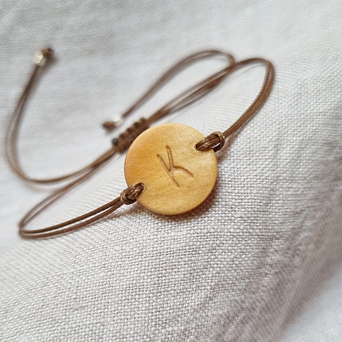 Pulseras de Picoyo con grabado de letra