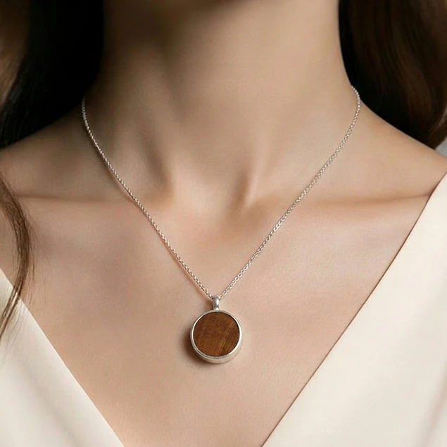 Colgante de plata y picoyo