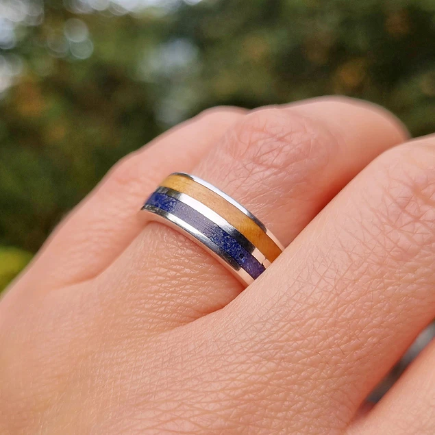 Anillo de plata, lapislázuli y picoyo