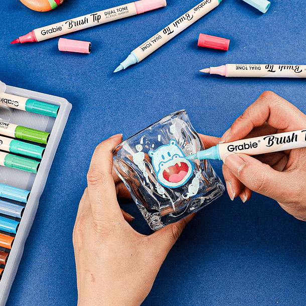 JUEGO DE 36 MARCADORES ACRÍLICOS CON PUNTA PINCEL DOBLE TONO (72 COLORES)  9