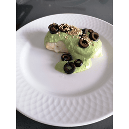 Lombo de Pescada com Molho Pesto e Azeitonas
