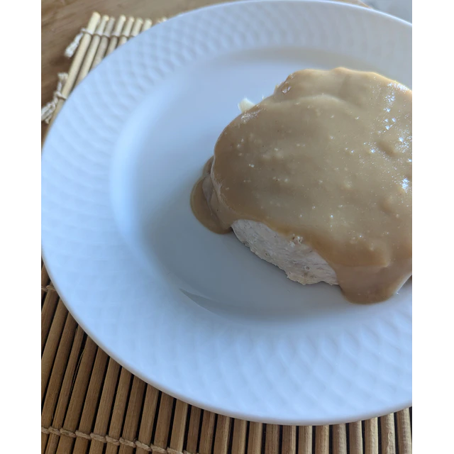 Hambúrguer de Frango com molho Sueco e Queijo Parmesão