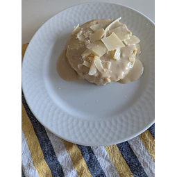 Hambúrguer de Frango com molho Sueco e Queijo Parmesão