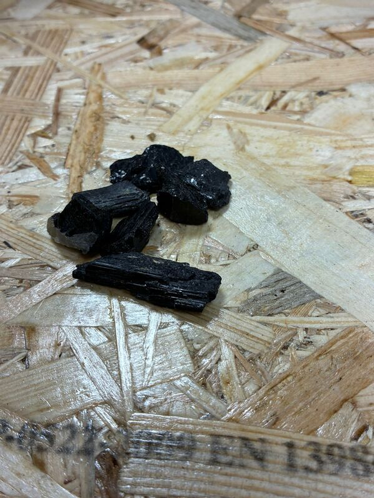 Unid.  Turmalina Negra 1