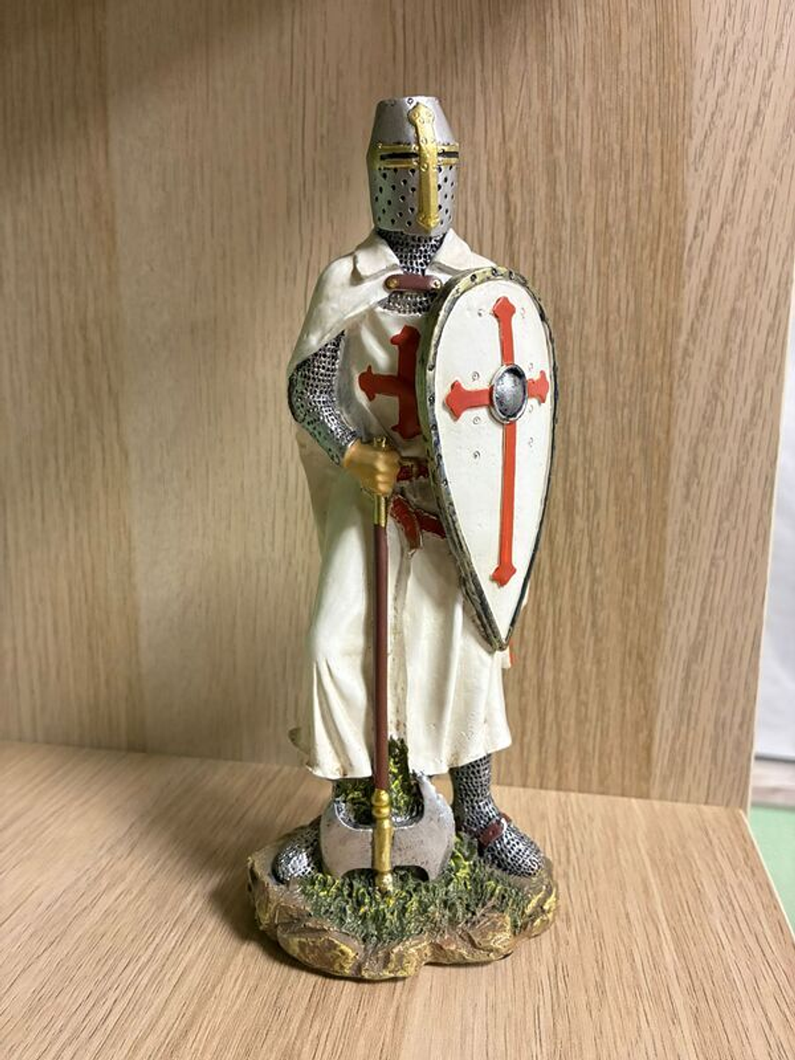 FIGURA RESINA 9X8X21 TEMPLÁRIO 1