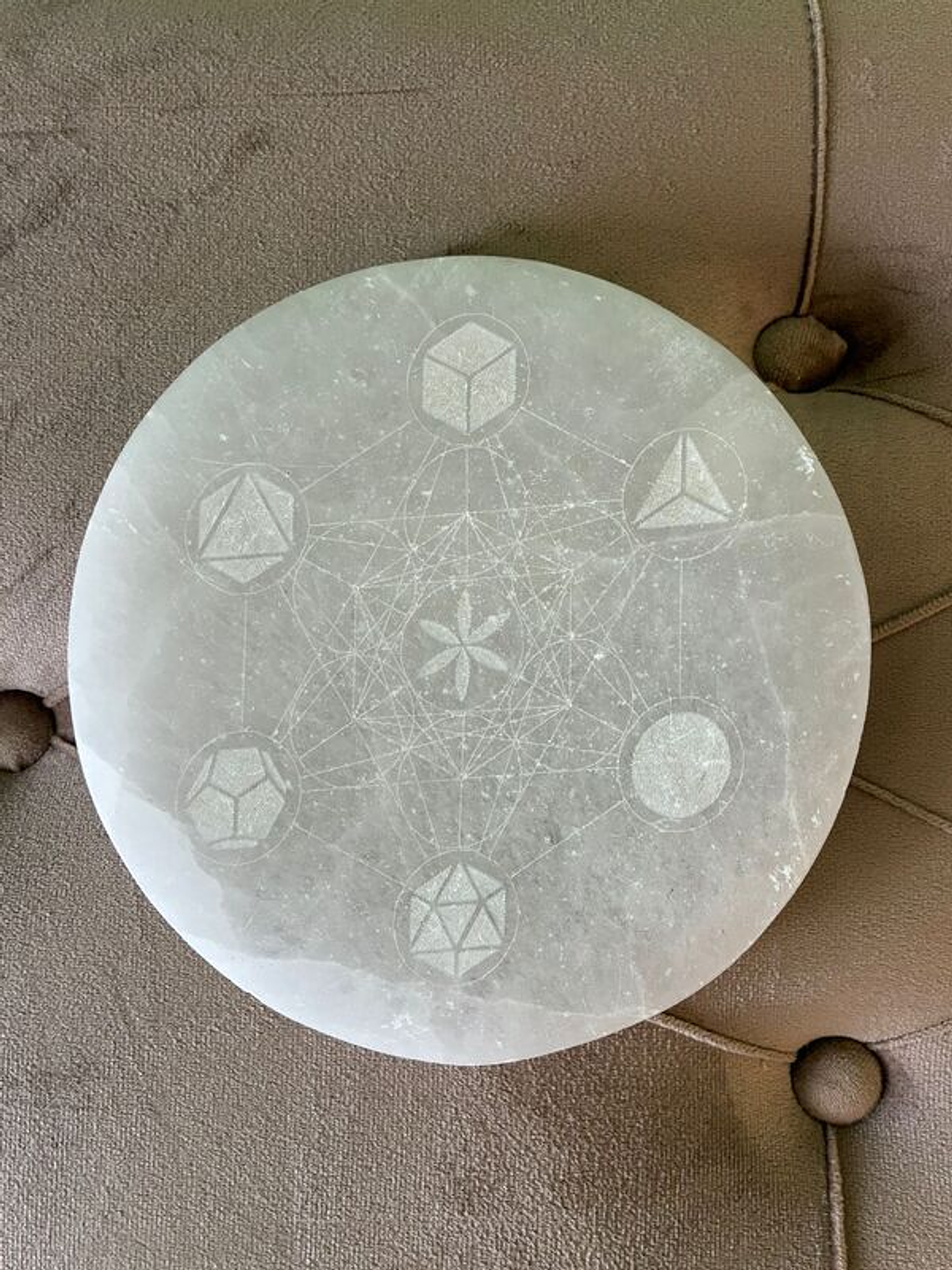 Base Selenita Redondo Metraton com elementos aprox. 17cm 1