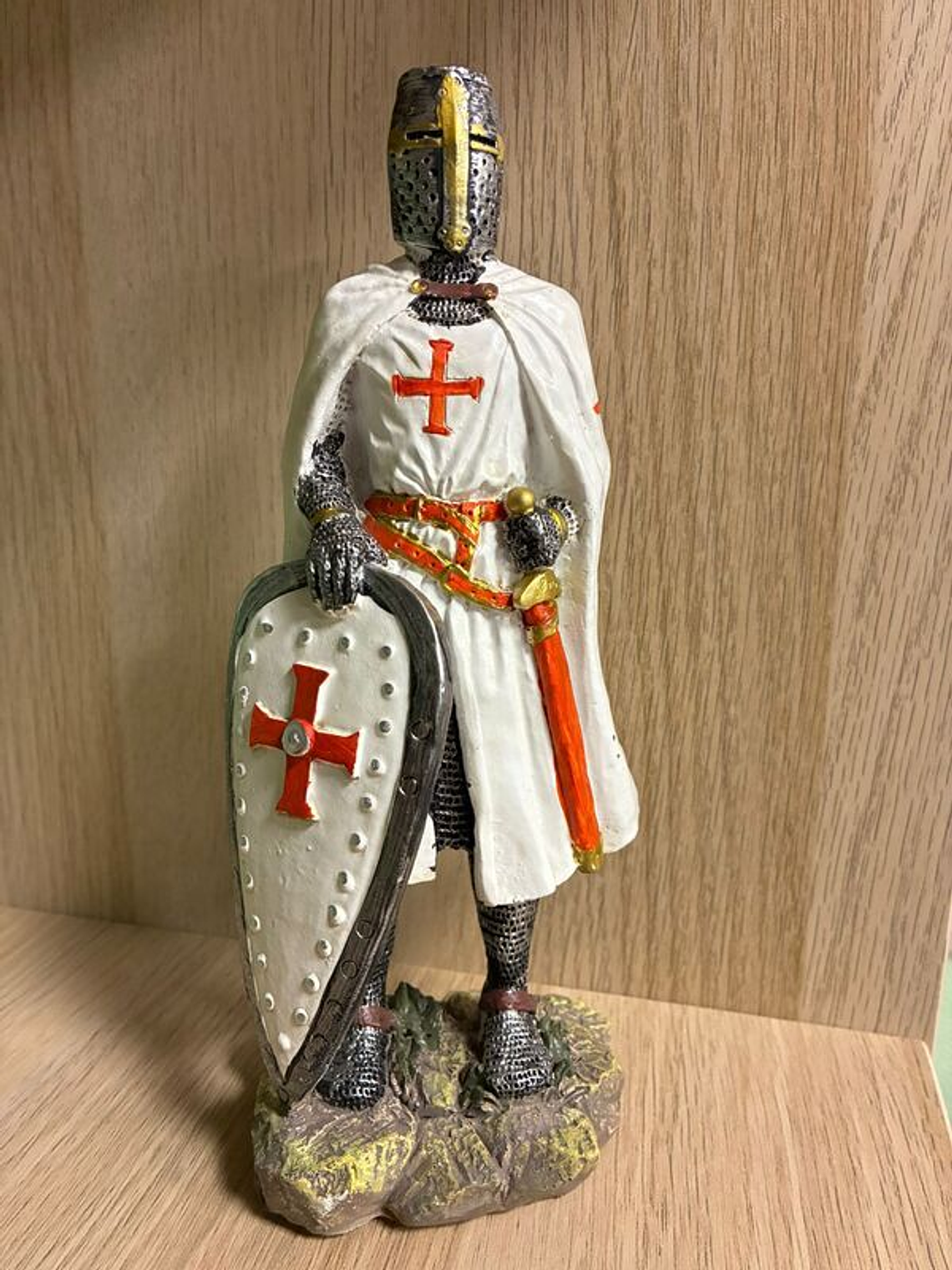 FIGURA RESINA 9X8X21 TEMPLÁRIO A 1