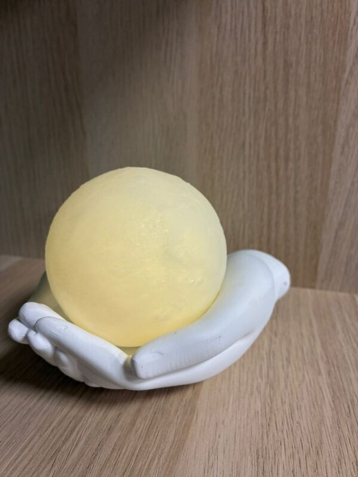 Mãos C/ Bola de Luz 1