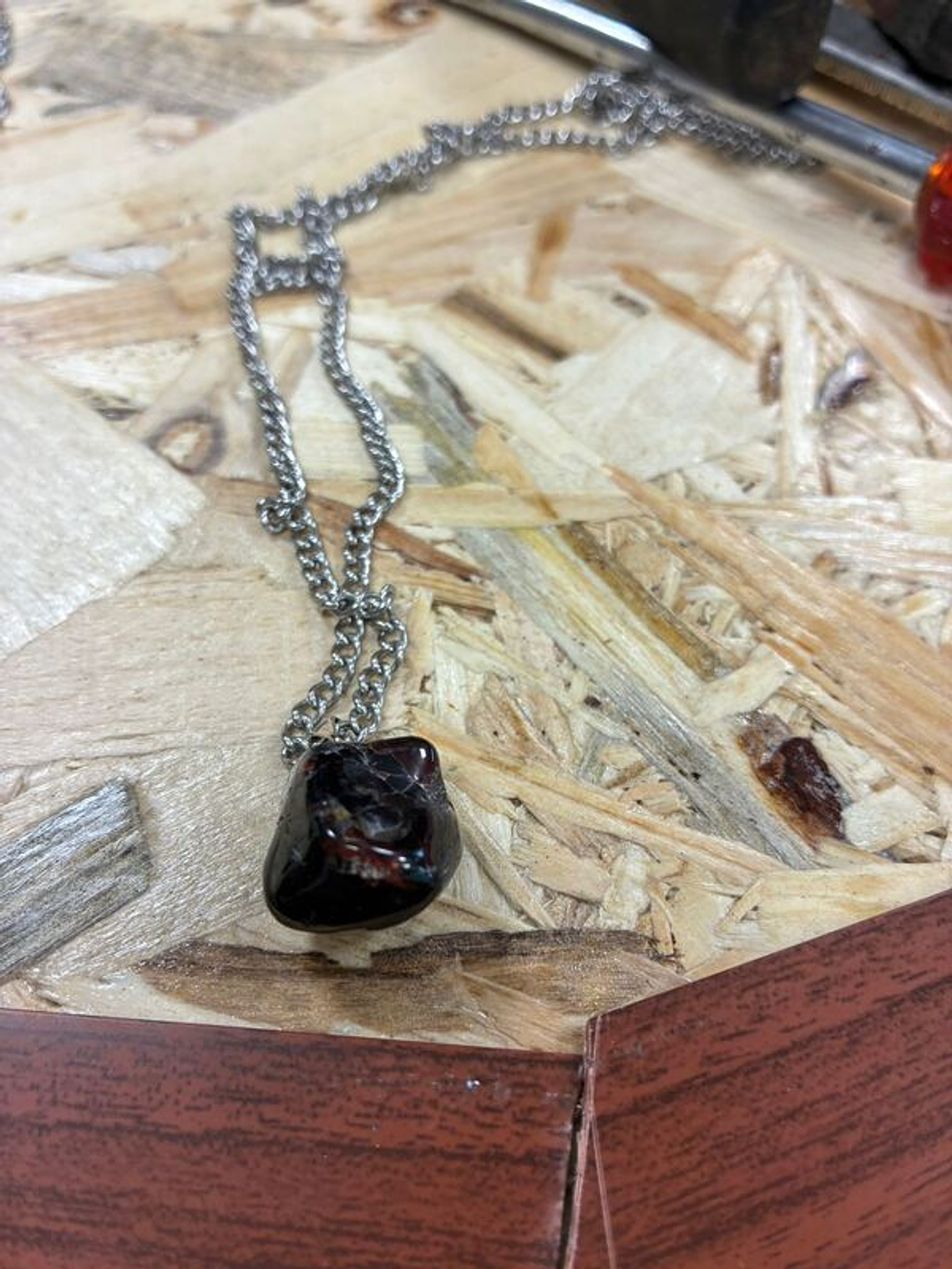 Fio de Aço com Pendente de Granada 1