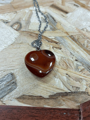 Fio de Aço com Pendente CoraÃ§Ã£o Cornalina