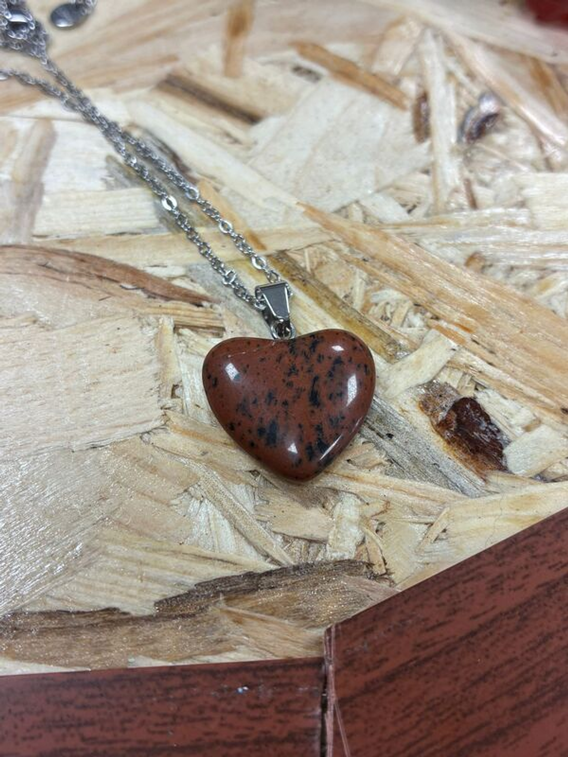 Fio de Aço com Pendente CoraÃ§Ã£o Jaspe Vermelha 1