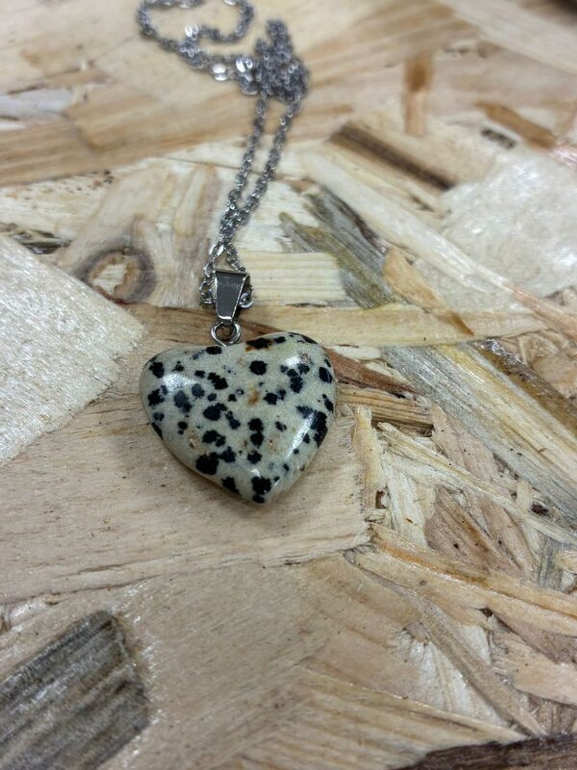 Fio de Aço com Pendente CoraÃ§Ã£o Jaspe Dalmata 1
