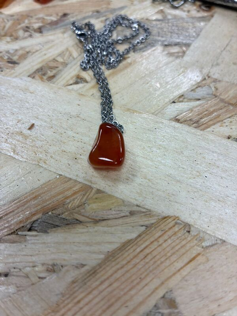 Fio de Aço com Pendente Cornalina 1