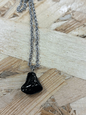 Fio de Aço com Pendente Turmalina Negra