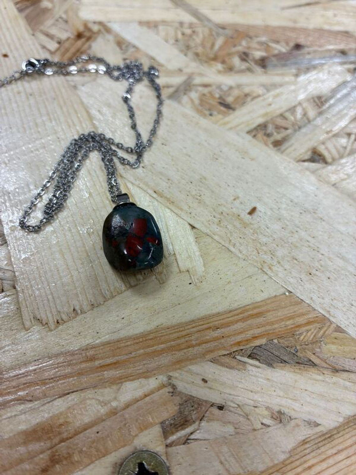 Fio de Aço com Pendente Jaspe Sangue de DragÃ£o 1