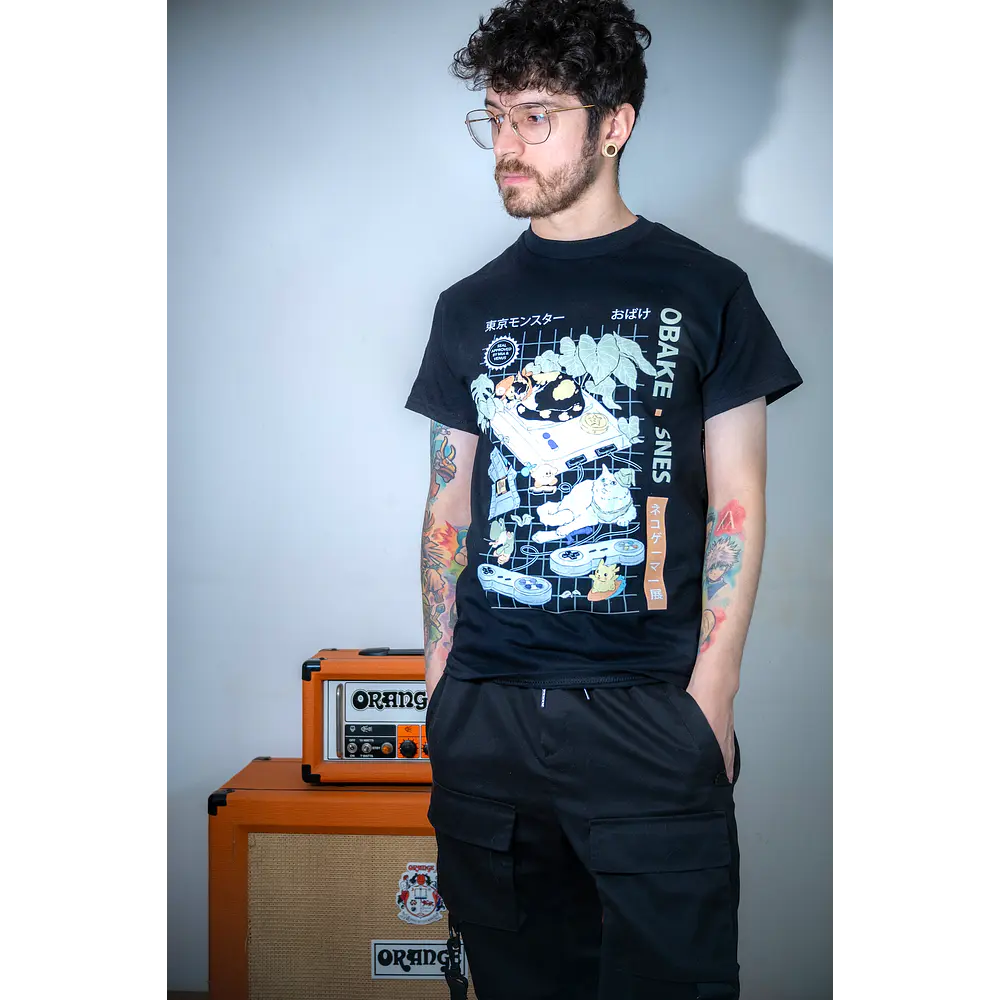 Polera Color Negro Diseño SNES 