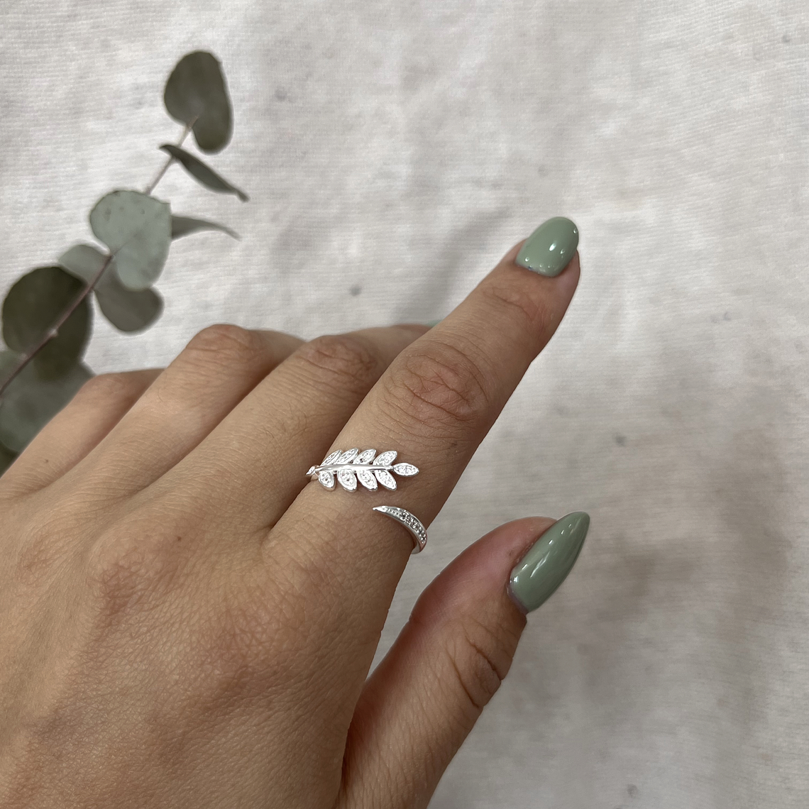 Anillo Bright Hojita Ajustable 1