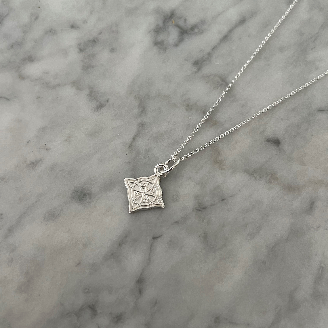 Collar Nudo de Bruja 1