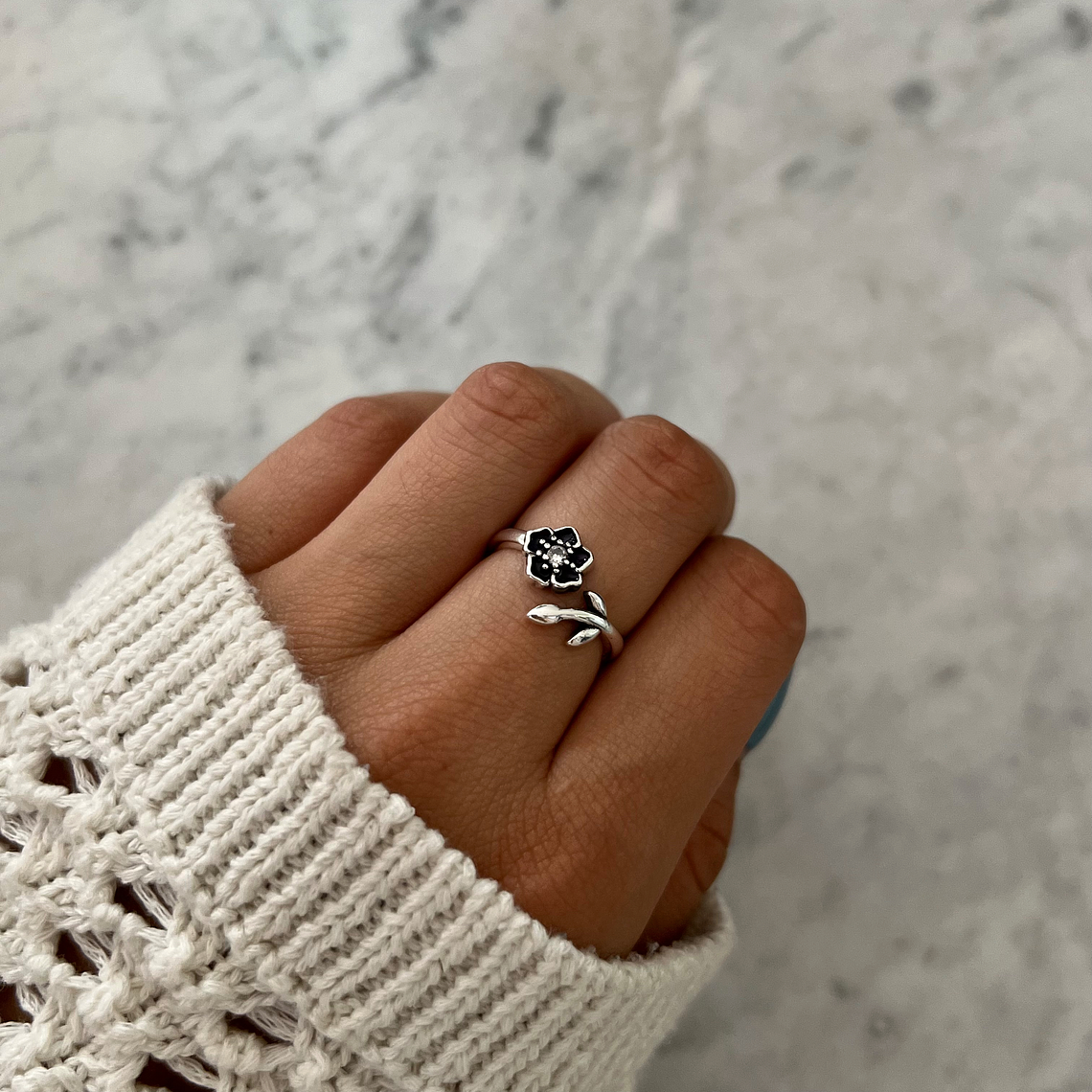 Anillo Black Flower Ajustable 1