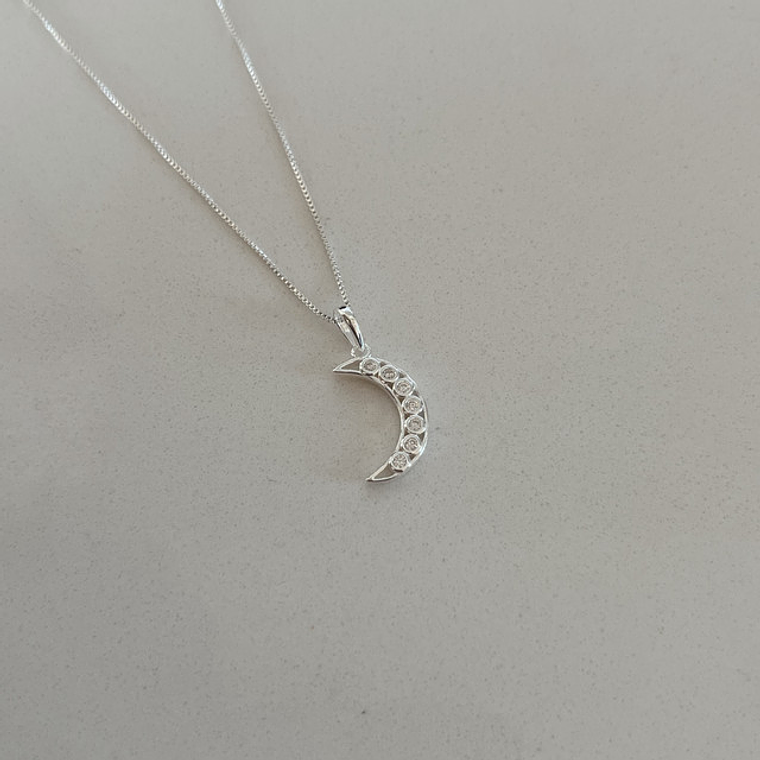 Collar White Moonlight 1