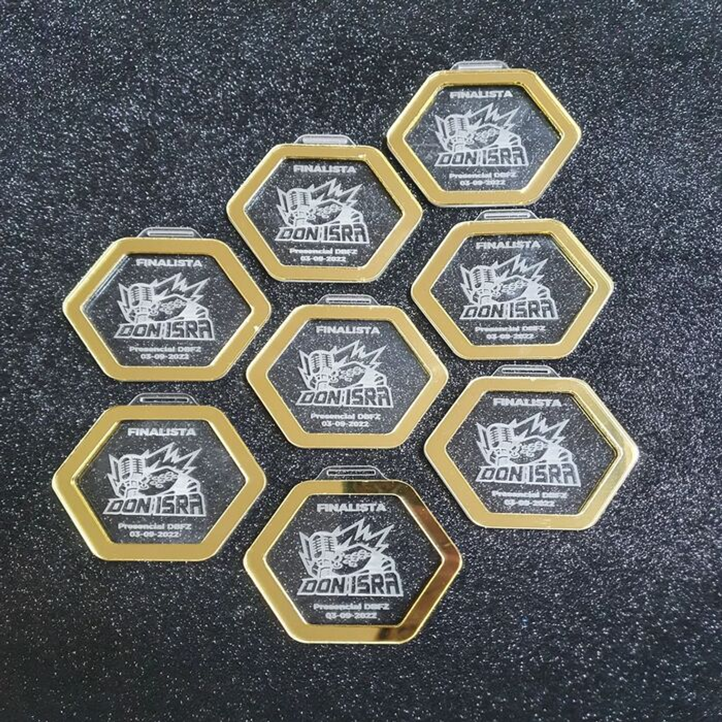 Medalla Hexagonal acrílico transparente 16