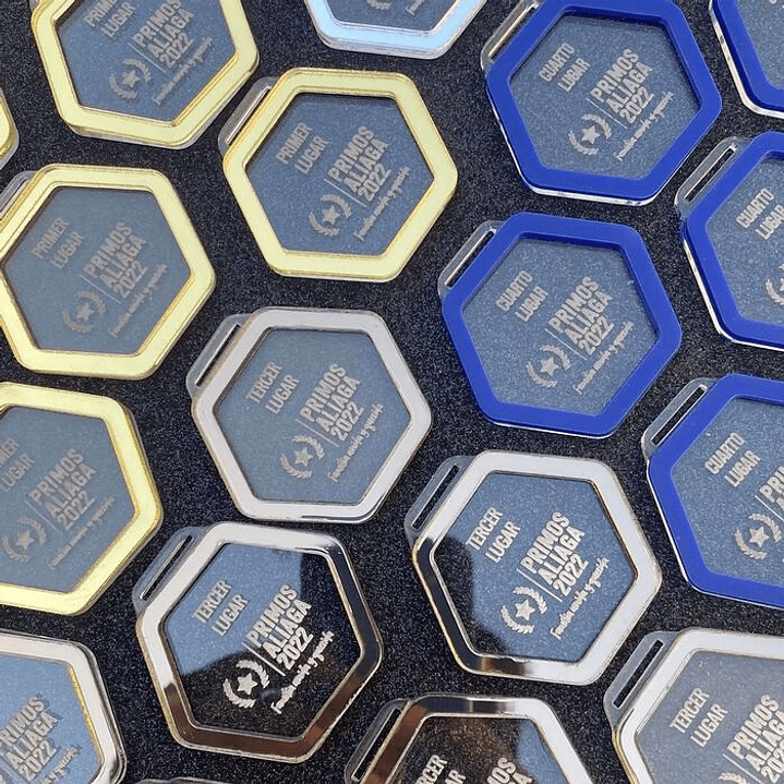 Medalla Hexagonal acrílico transparente 4