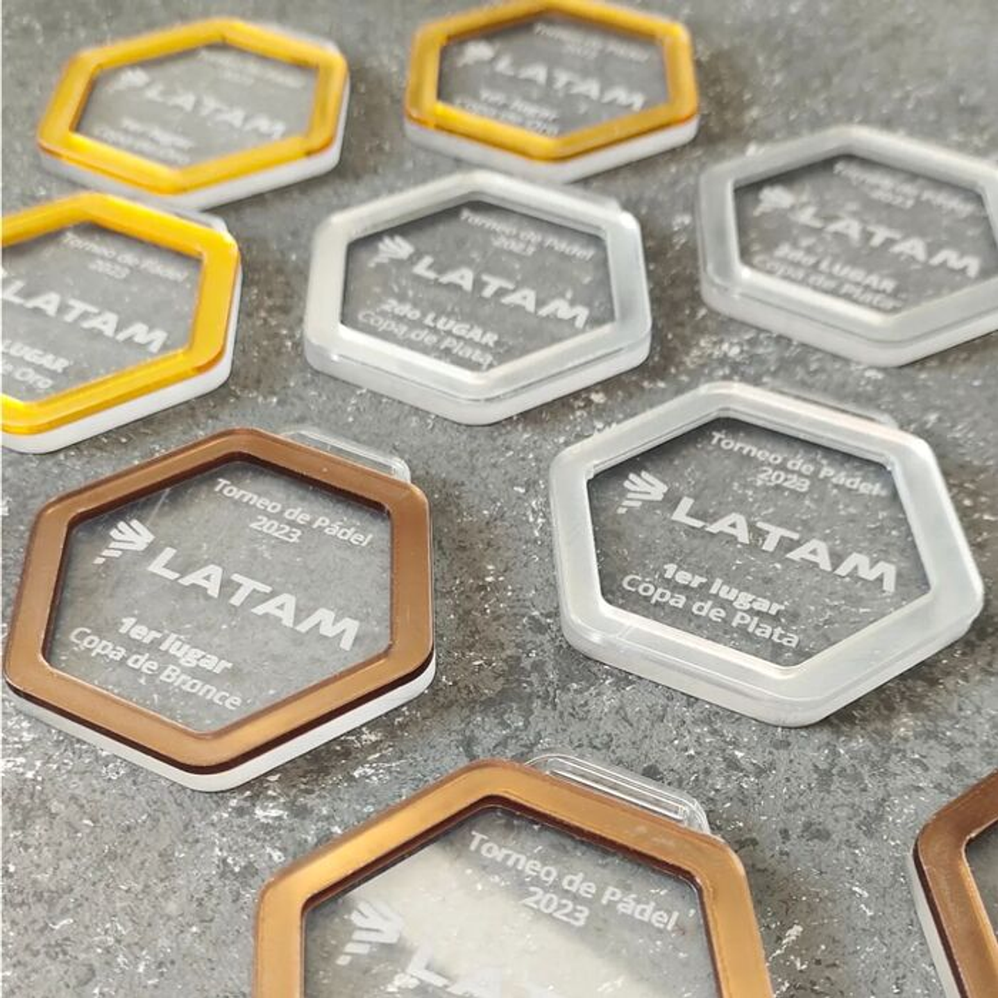 Medalla Hexagonal acrílico transparente 20