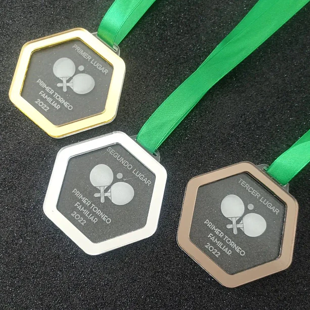 Medalla Hexagonal 4