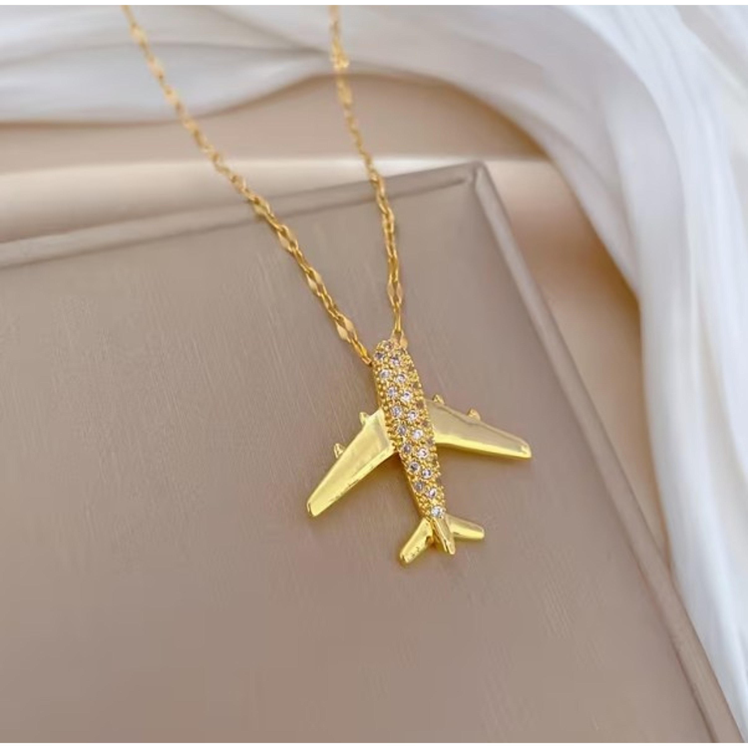 HERMOSO COLLAR COLLGANTE DE AVION 18K🌍 1