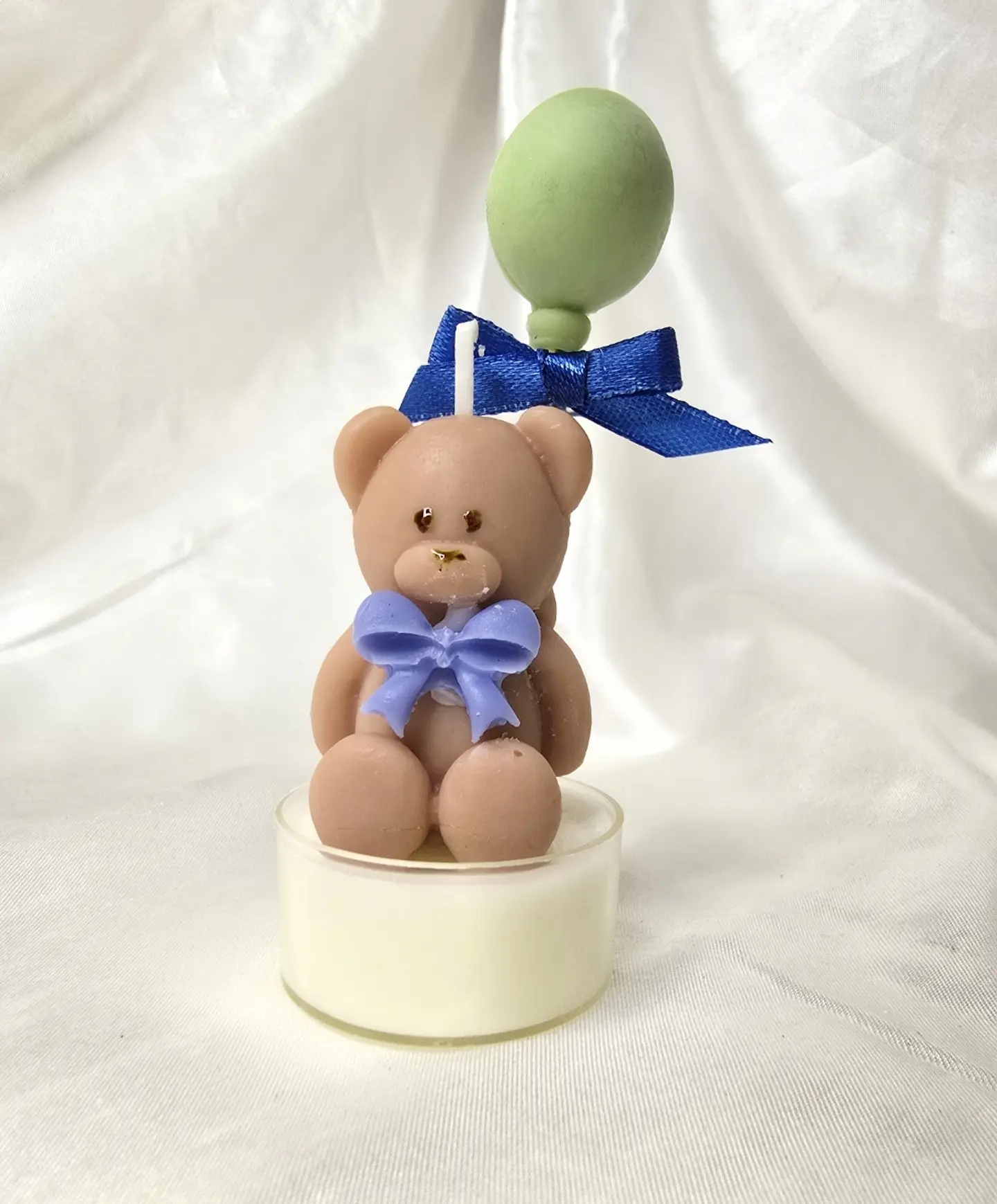 Bear with balloon 1