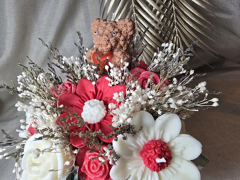 Bouquet with bear