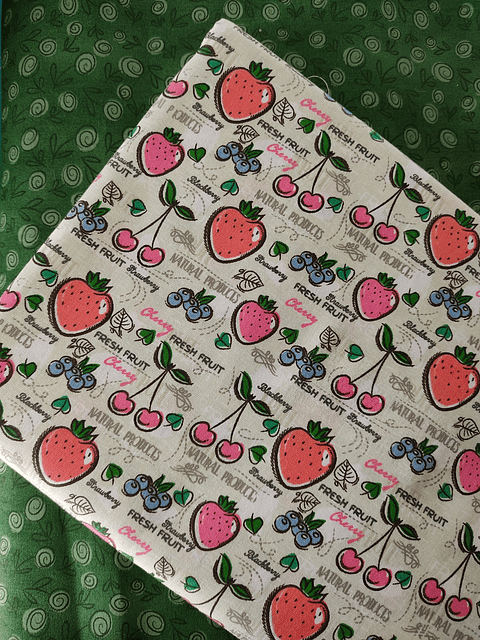 Tecido Morangos
