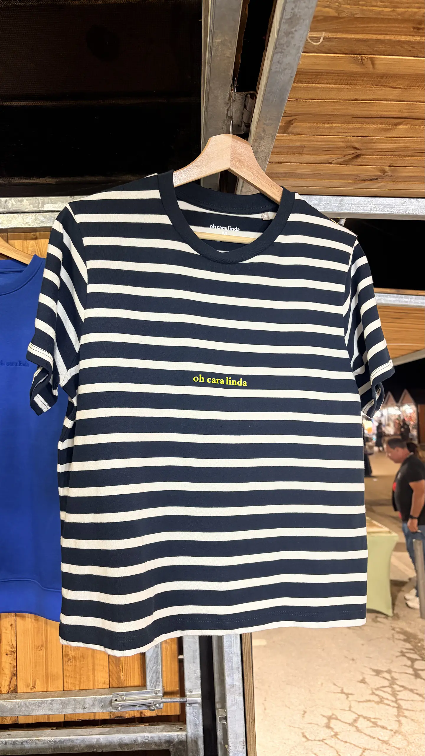 T-shirt Riscas Azul e Off White Regular 2