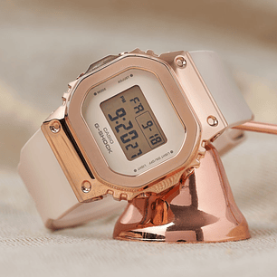 G-SHOCK Mujer Beige Rosé GM-S5600PG-4DR, incluye caja original metálica