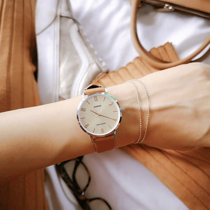 Reloj Casio Clásico Mujer Cuero Marrón Camel LTP-VT01L-5B  5
