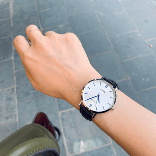 Reloj Casio Mujer Minimalista Cuero Negro LTP-VT01L-7B1