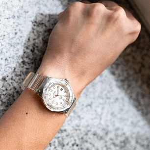 Reloj Casio Correa Transparente Sumergible LRW-200HS-7EV