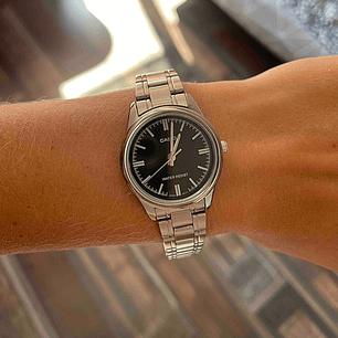 Reloj Casio Análogo Mujer Acero Plateado Negro LTP-V005D-1A